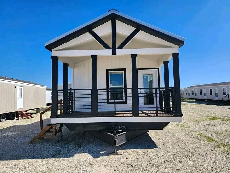 Front Porch/FULLY Tape & Texture Home